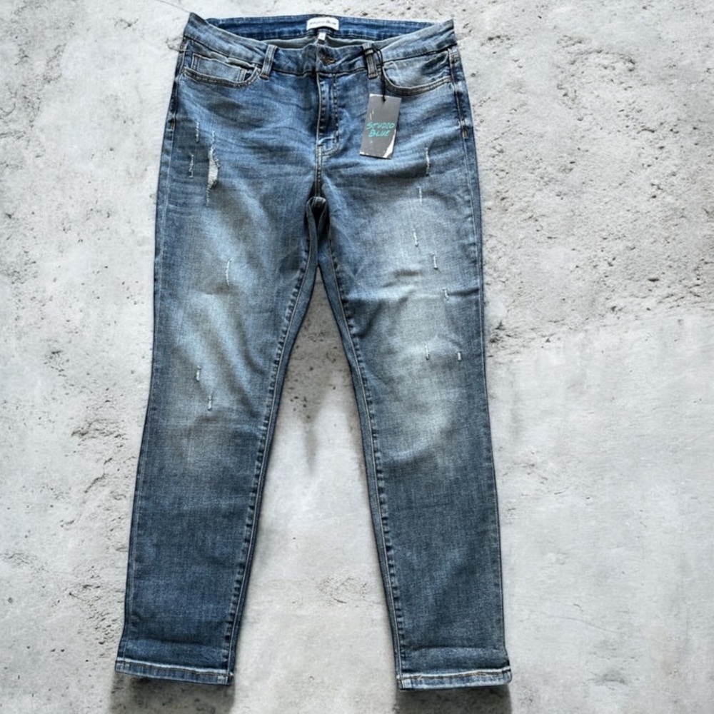 Studio Blue Distressed Jeans Men’s Size 32‎ Straight Fit Blue Wash Casual
